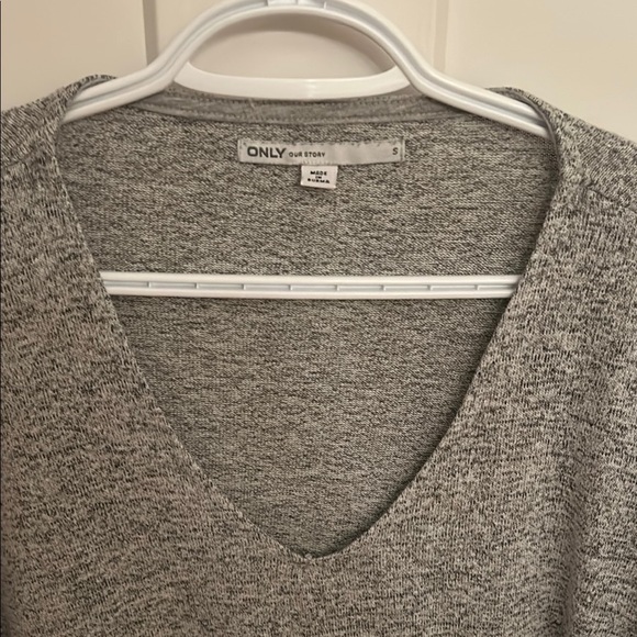 Only our story Gray V-Neck Sweater with Relaxed Fit, size S - Picture 2 of 4